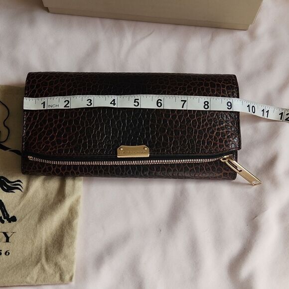 NWT, Burberry pebbled brown leather clutch - Picture 10 of 12
